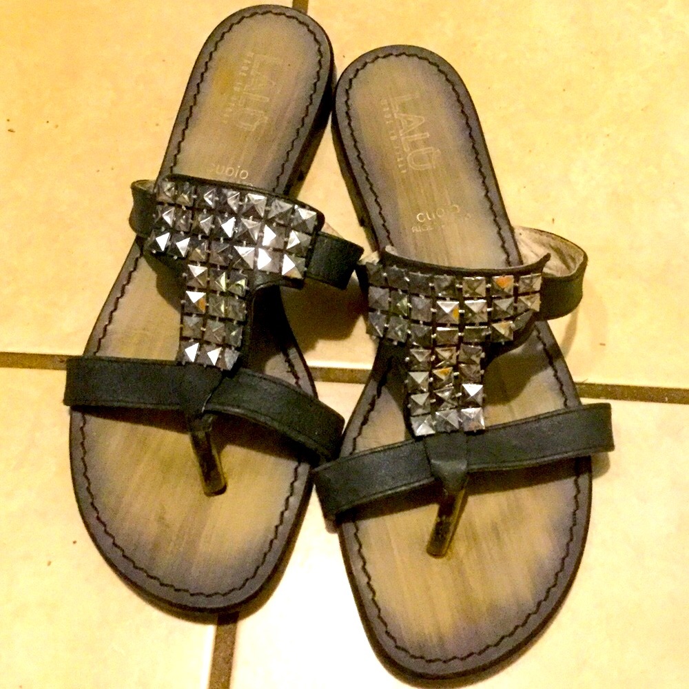 EUC VTG Lalu Italian leather Metal Studded Thong Sandals Size 37/7 Gunmetal